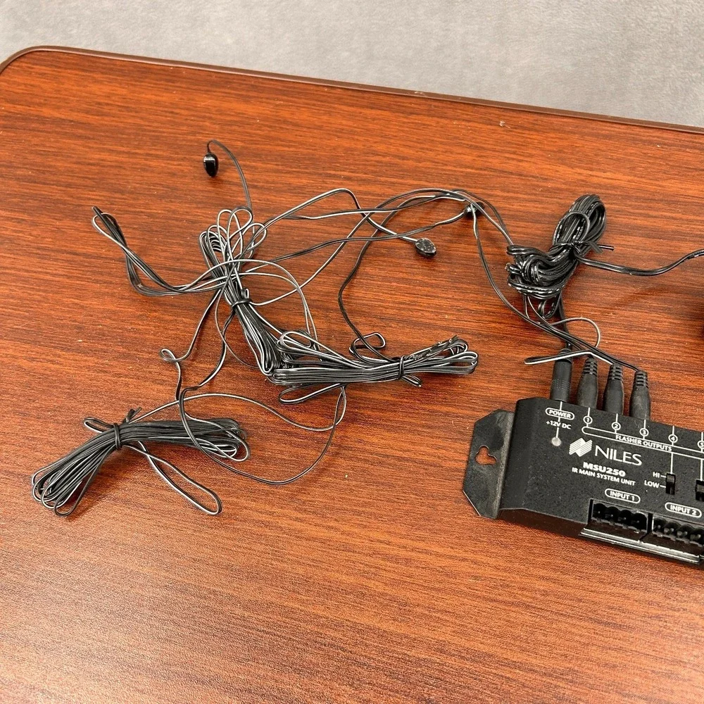 Niles‎ MSU250 Infrared Repeater System Hub with Power Supply for A/V Components